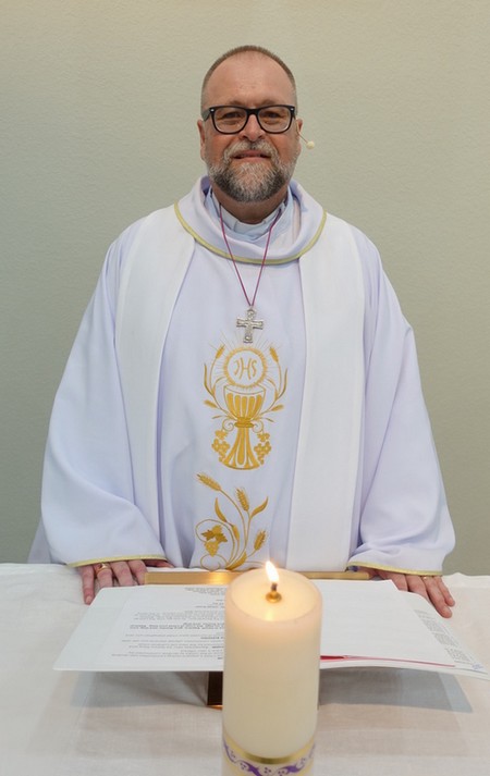 Services at New Life Lutheran Church